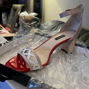 Nine West Paisley Open Toe Light Natural Patent Leather Block Heel Sandals Sz 12